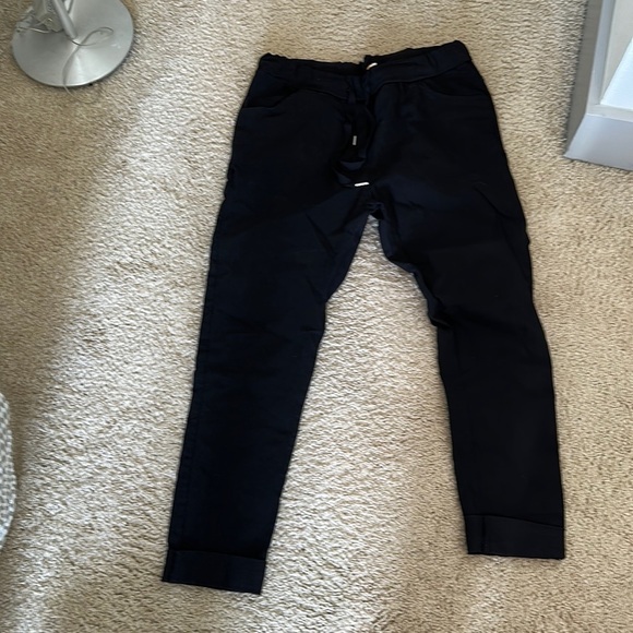 Adorable, boutique black joggers, super comfortable size medium - Picture 1 of 4